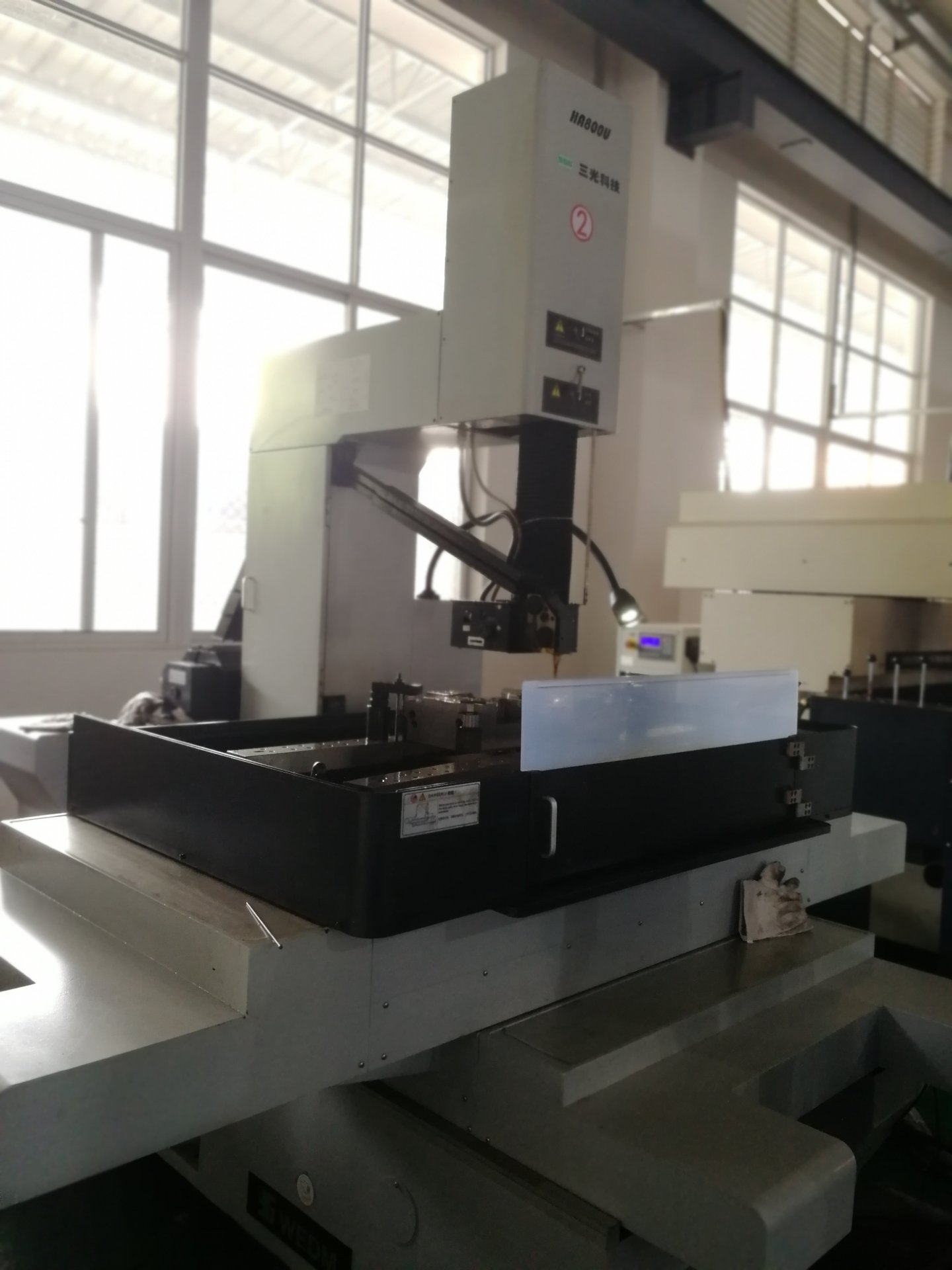 電火花線(xiàn)切割機(jī)